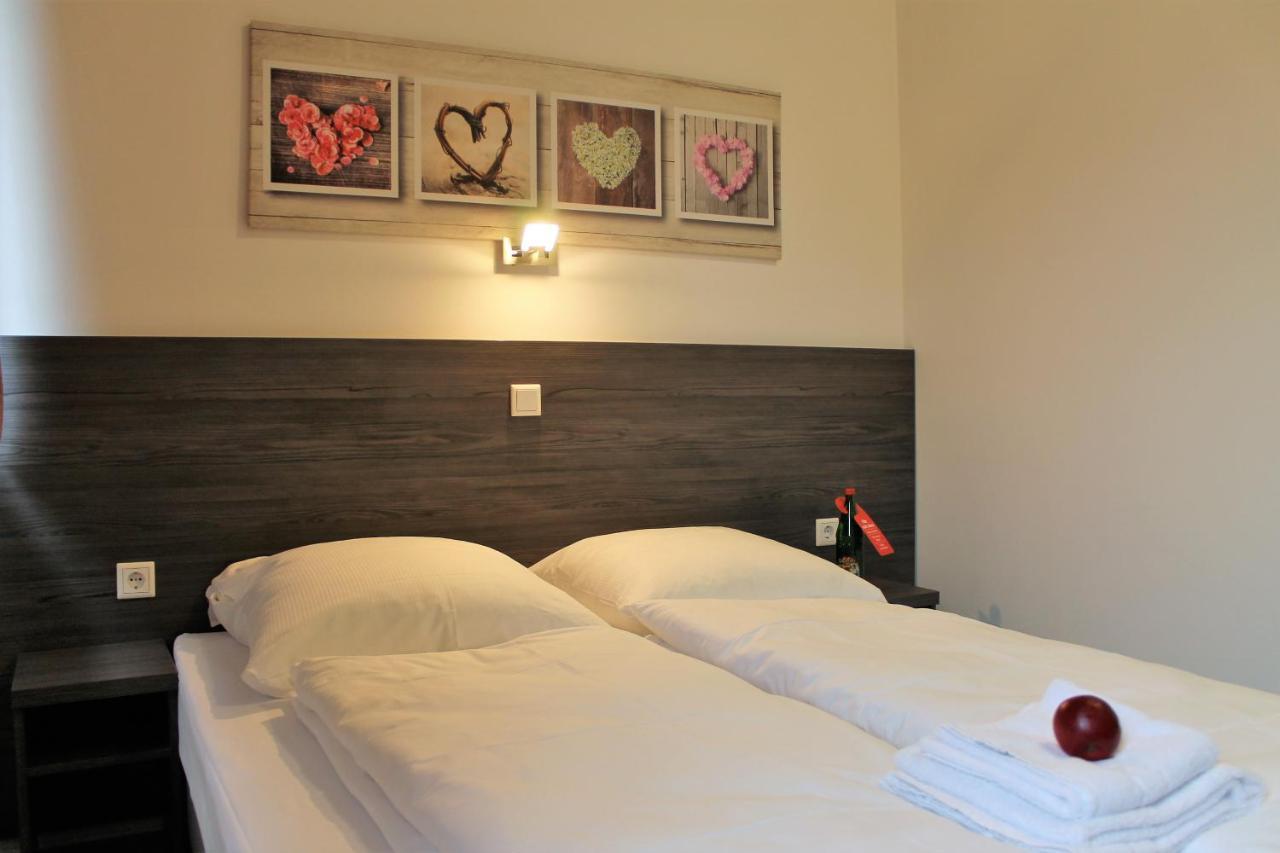 Pionier Hotel Hamburg Wandsbek Esterno foto