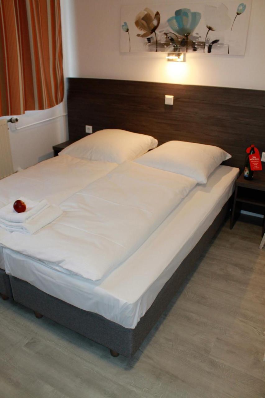 Pionier Hotel Hamburg Wandsbek Esterno foto